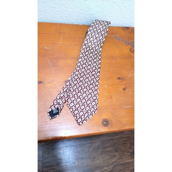 Guitarz Vintage Silk Tie Red Paisley Pattern Mens Neckwear USA Made - Picture 2 of 6